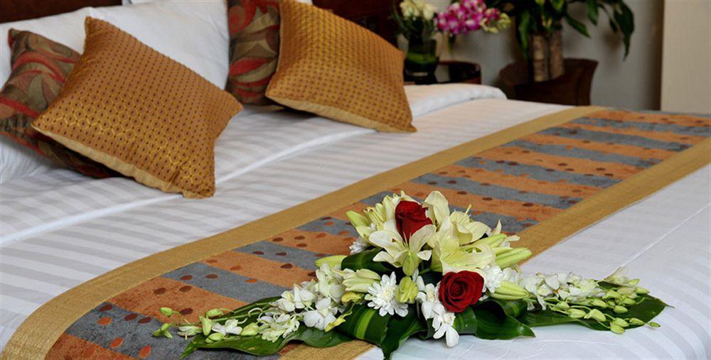 Qaser Al Hamra By Warwick Riyadh Room photo